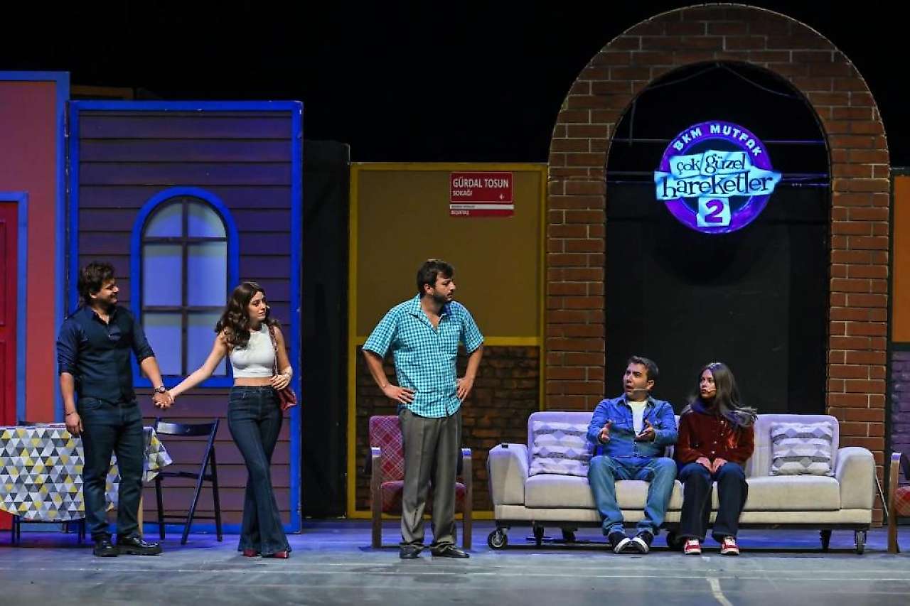 İEF'de unutulmaz gece: Model ve Çok Güzel Hareketler 2 buluşması
