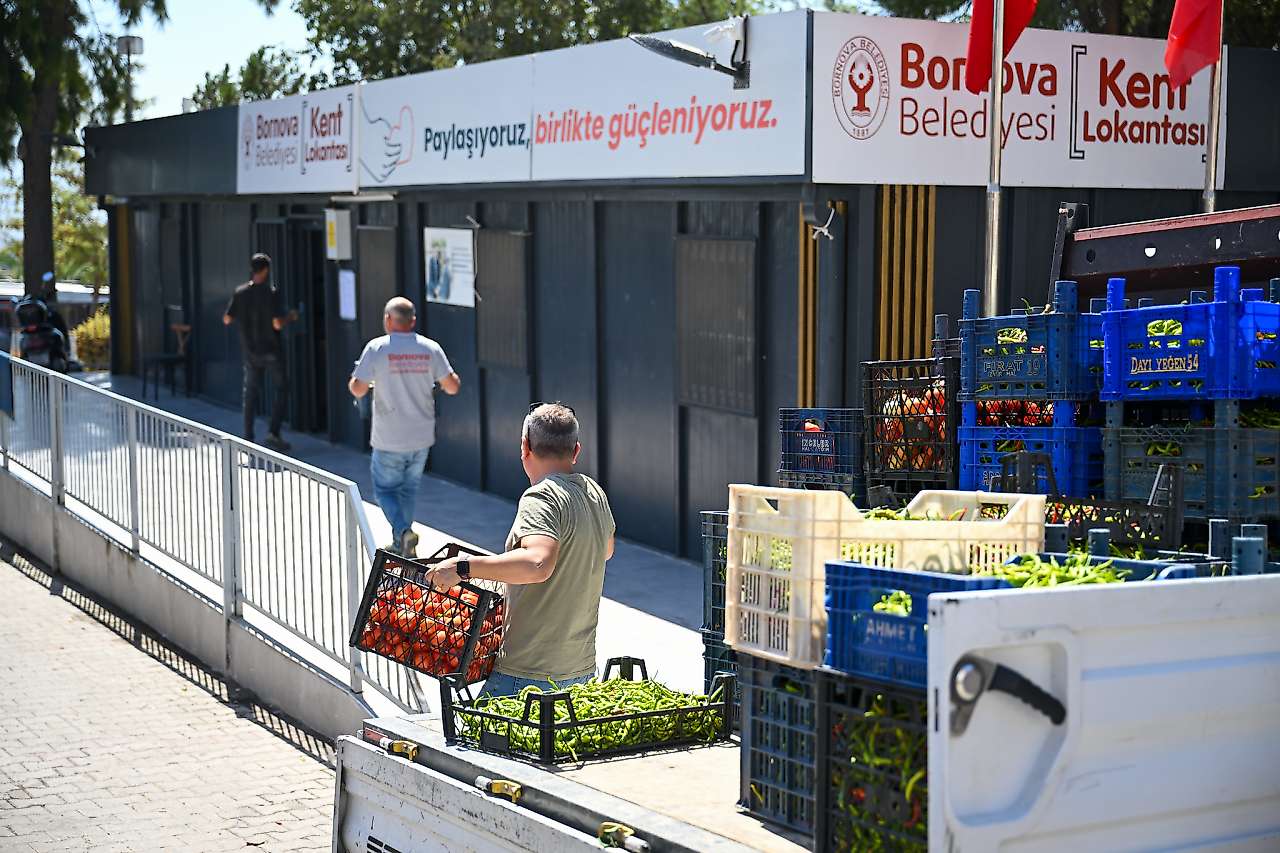 Bornova'nın mahsulleri kent market ve kent lokantalarında vatandaşla buluşuyor