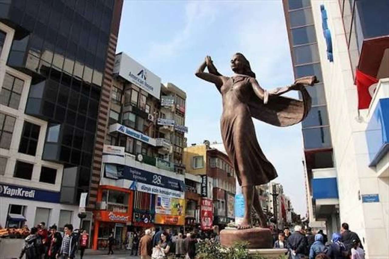 Karşıyaka'da Hafta Sonu Ne Yapılır? İşte Gezilecek Yerler ve Yapılacak En Güzel Aktiviteler