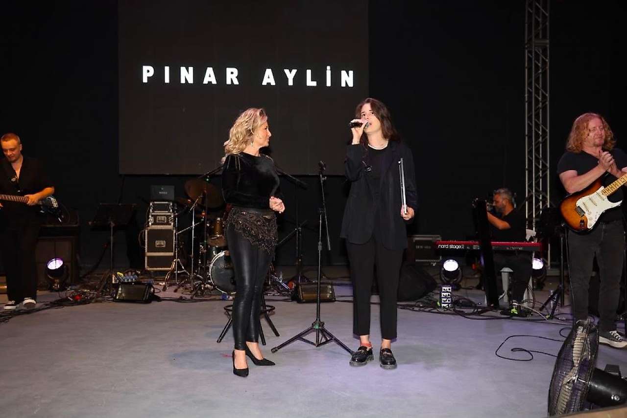 Alaçatı'nın kurtuluşunun 104. yılı törenlerle kutlandı