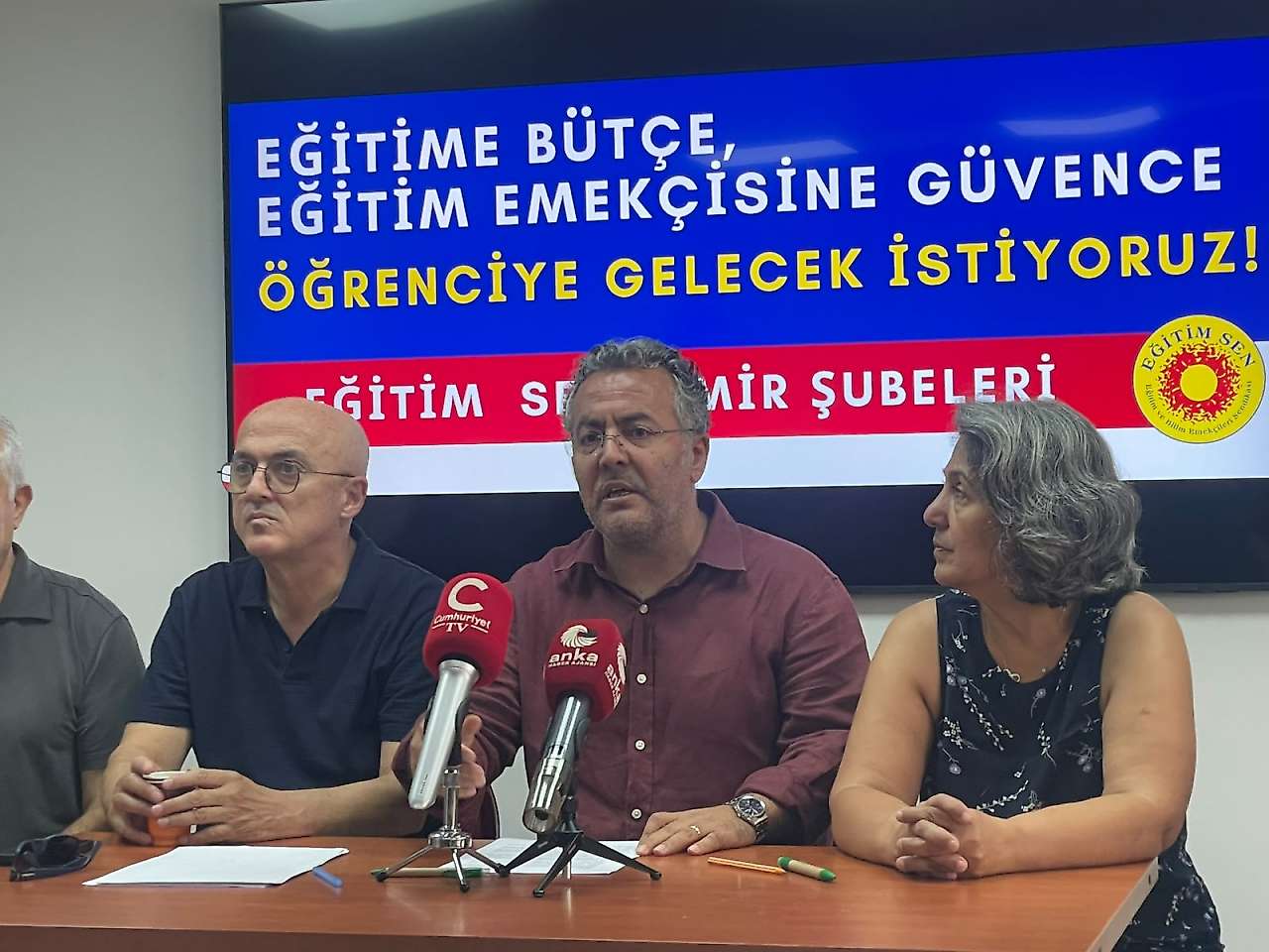 İzmir'de eğitim yılı sorunlarla başladı: Aynı binada üç okul, sınıflarda 40 öğrenci