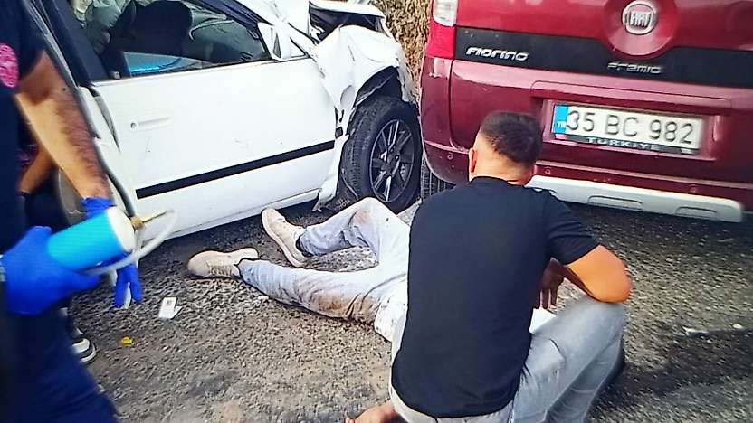 İzmir'de hatalı manevra kazası: 1'i ağır 8 yaralı