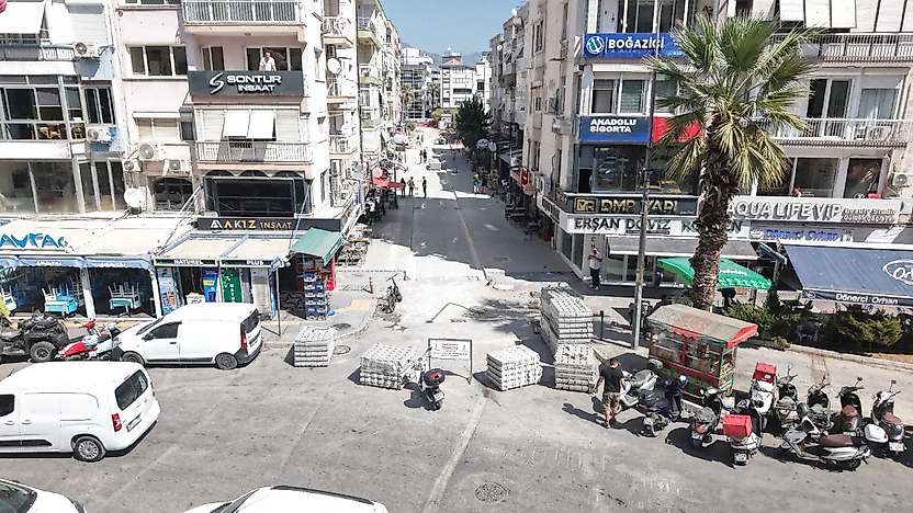Karşıyakalılar dikkat! Bostanlı Cemal Bülbül Sokak'ta trafik tek yöne düşecek