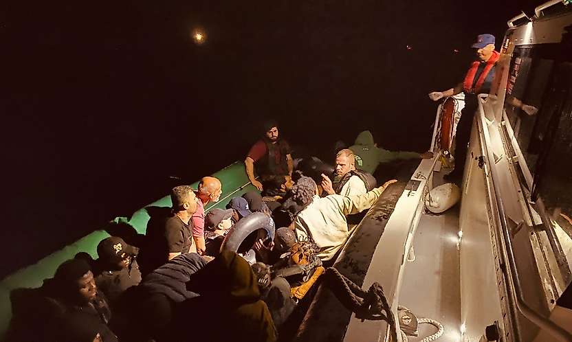Seferihisar açıklarında 31 düzensiz göçmen yakalandı
