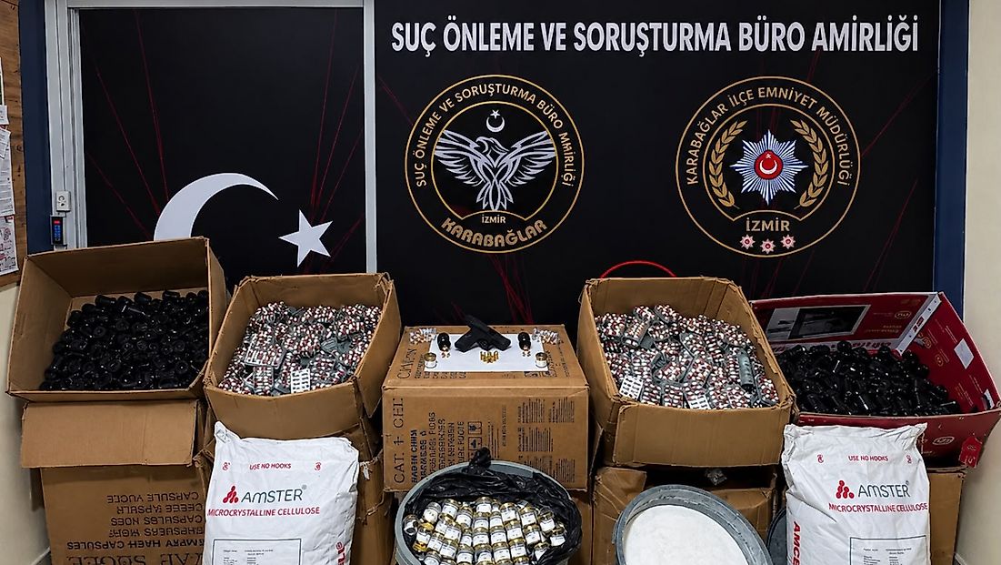 Karabağlar’da operasyon: 253 bin 926 yasa dışı hap ele geçirildi