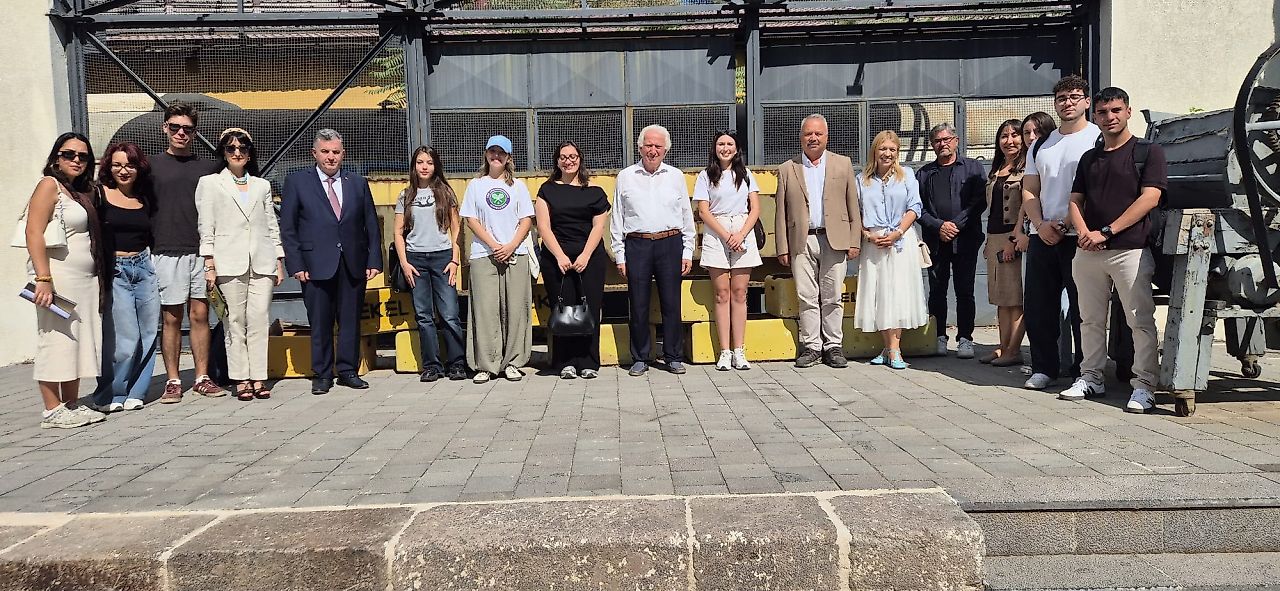 İzmir'de gençler UNESCO ve kültürel mirası konuştu