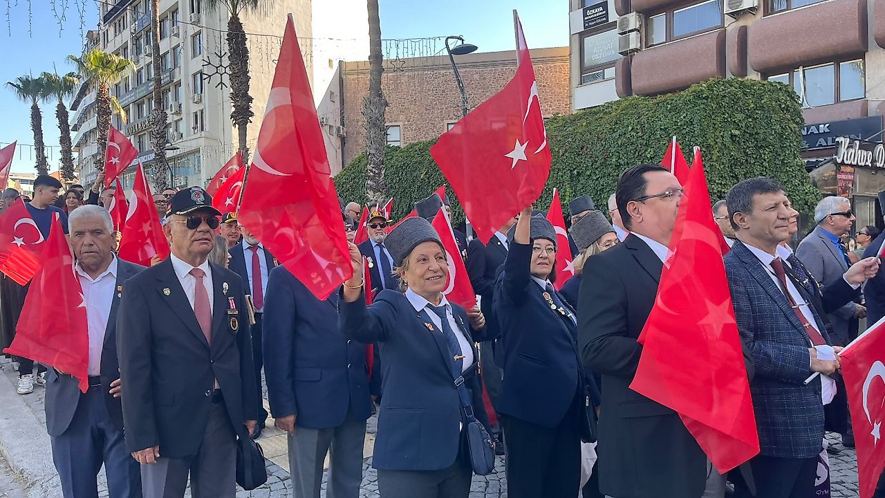 Kahramanlara vefa için İzmir'de yürüdüler