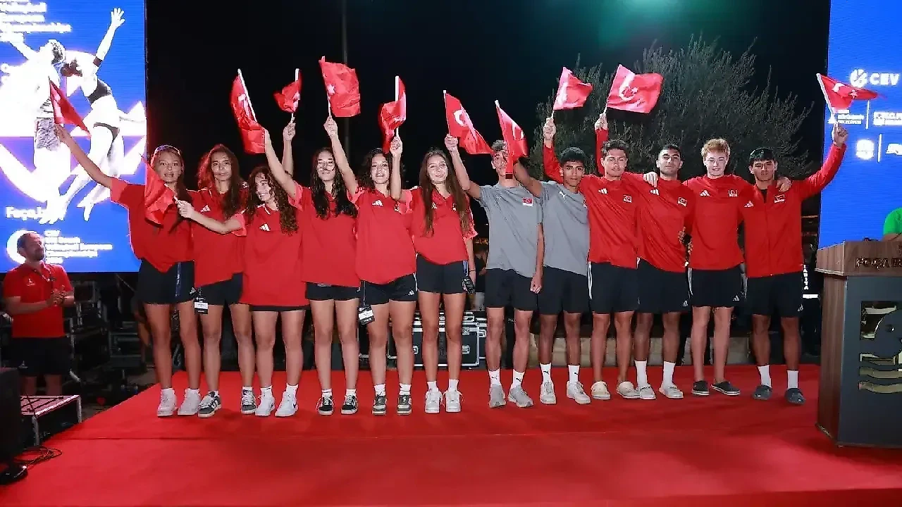 Foça'da Avrupa Plaj Voleybolu Şampiyonası'nda 70 takım yarışıyor