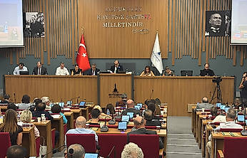 İzmir Meclisi'nde Foça gerilimi: CHP'den 'ihanet', AK Parti'den 'çifte standart' çıkışı!
