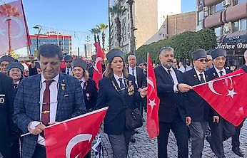 Kahramanlara vefa için İzmir'de yürüdüler
