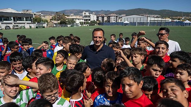 Bornova'nın amatör kulüplerine yeni merkez: Doğanlar Sahası 9 Eylül'de açıldı