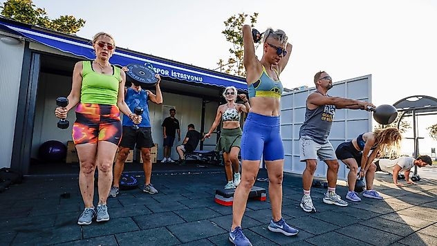 Bostanlı Sahili'nde spor salonu üyeliği olmadan fitness