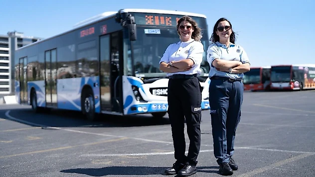 ESHOT şoförleri yeni görünümüyle İzmir yollarında