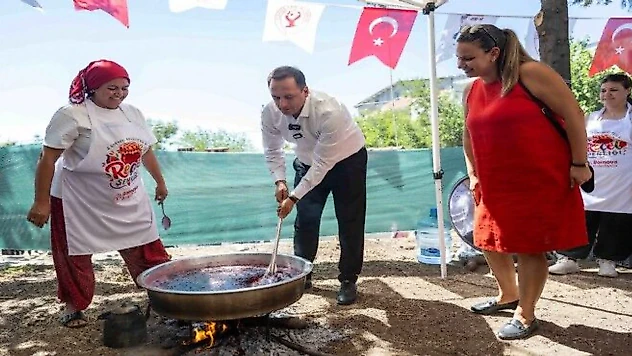 İzmir'de reçel şenliği: 30 tarif yarıştı, en lezzetliler seçildi