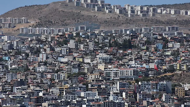 İzmir'de riskli yapıların dönüşümünde süre uzatılıyor