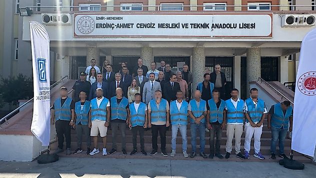 İzmir'de yükümlülerden okullara destek