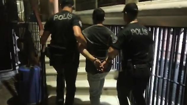 İzmir'de Yunus ekipleri şüphe üzerine durduruldu, 19 yıllık hapis cezası ortaya çıktı
