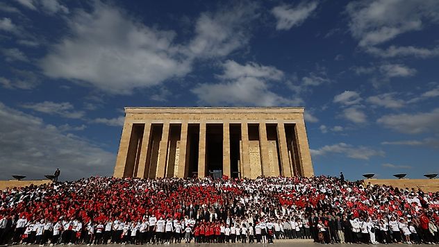 LÖSEV'den Anıtkabir buluşması: Lösemiyi yenen gençler Atatürk'ün huzuruna çıkacak