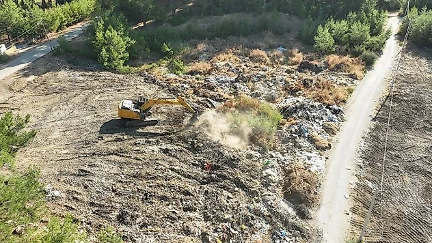 Menderes'te çöp ve moloz yığınları kaldırıldı: İki bölge temizlendi