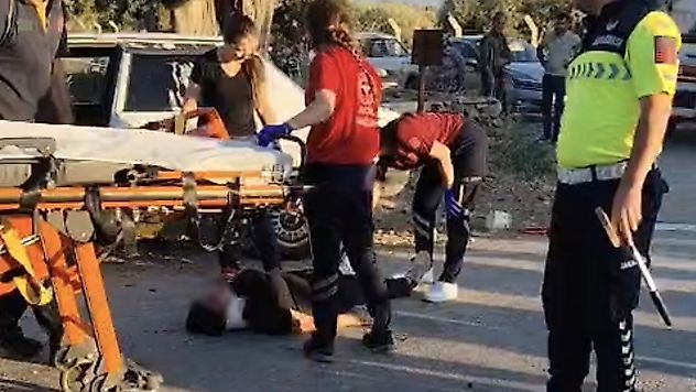 Otomobil ile motosiklet çarpıştı: Yaralılar hastaneye kaldırıldı