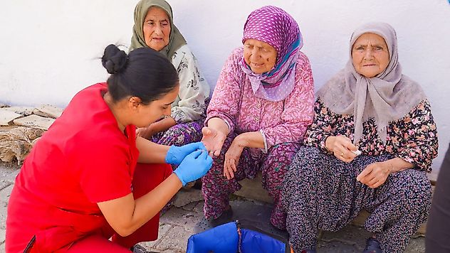 Seferihisar Belediyesi sağlık hizmetini köylere taşıyor