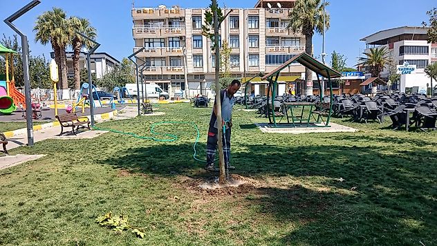 Torbalı'da hafta sonu mesaisi: Belediye ekipleri sahada