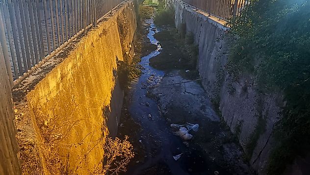 Urla'daki dere kirliliğine vatandaşlardan tepki