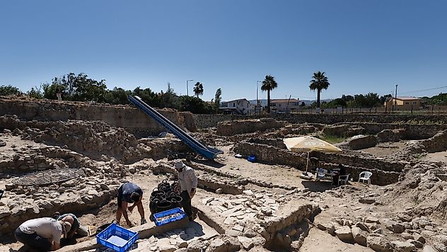 Urla Liman Tepe'de 5 bin yıllık keşif: Taş kanallı sistem bulundu