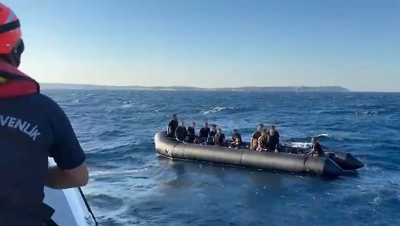 İzmir'de iki ayrı operasyon: 37 göçmen yakalandı, 30 kişi kurtarıldı