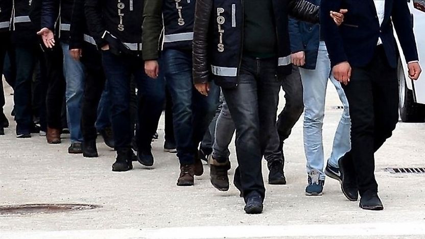 İzmir'de FETÖ'nün finans yapılanmasına operasyon: 21 gözaltı