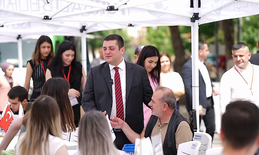 Torbalı'da istihdama destek: 2 bin 284 kişi iş sahibi oldu!